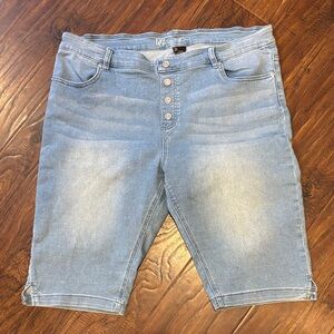 1775 DaG3 Diane   Light  Blue Denim Shorts. Sz1X